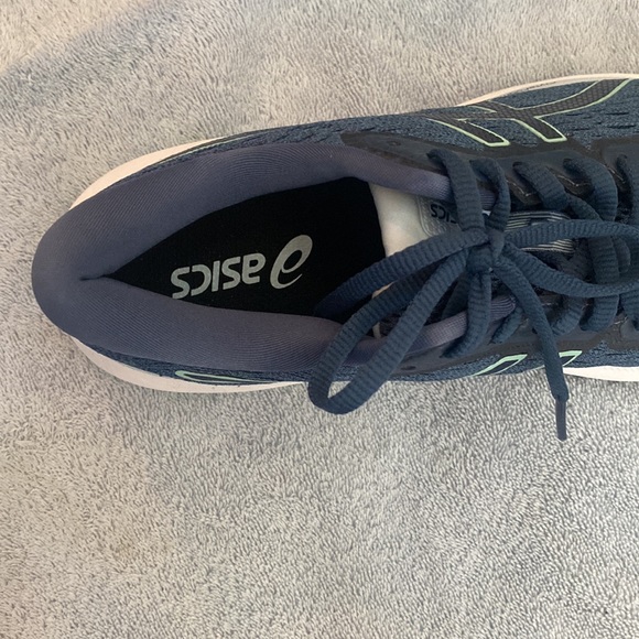 Blue Asics running shoes - Picture 4 of 5